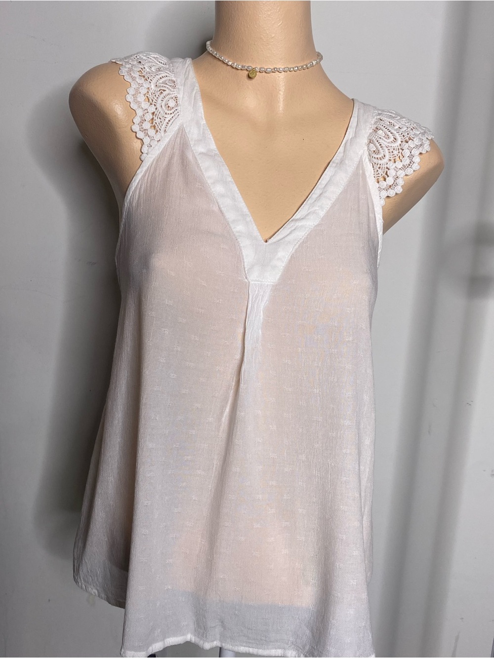 Cache cache White Lace-Trim V-Neck blouse.